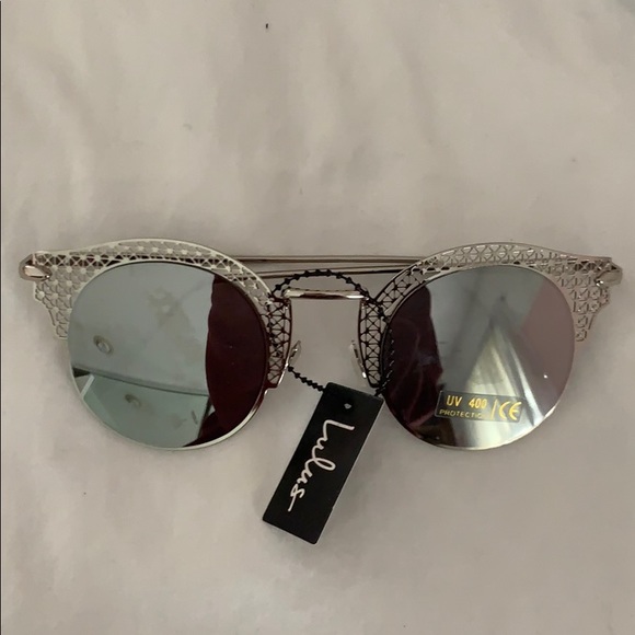 Lulus Accessories - NWT LULU’S silver metallic sunglasses